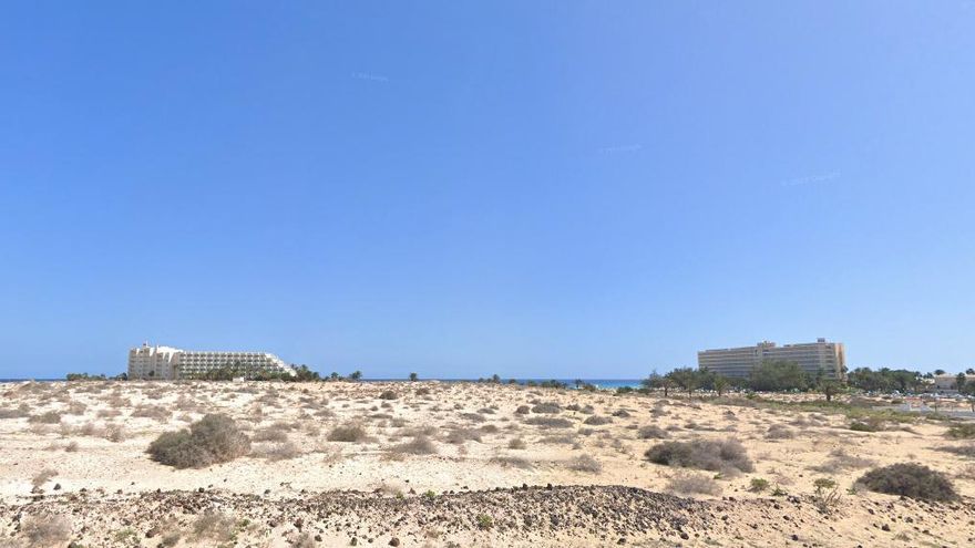 Los hoteles sobre las Dunas de Corralejo, el primer conflicto entre Canarias y el Estado tras el traspaso de Costas