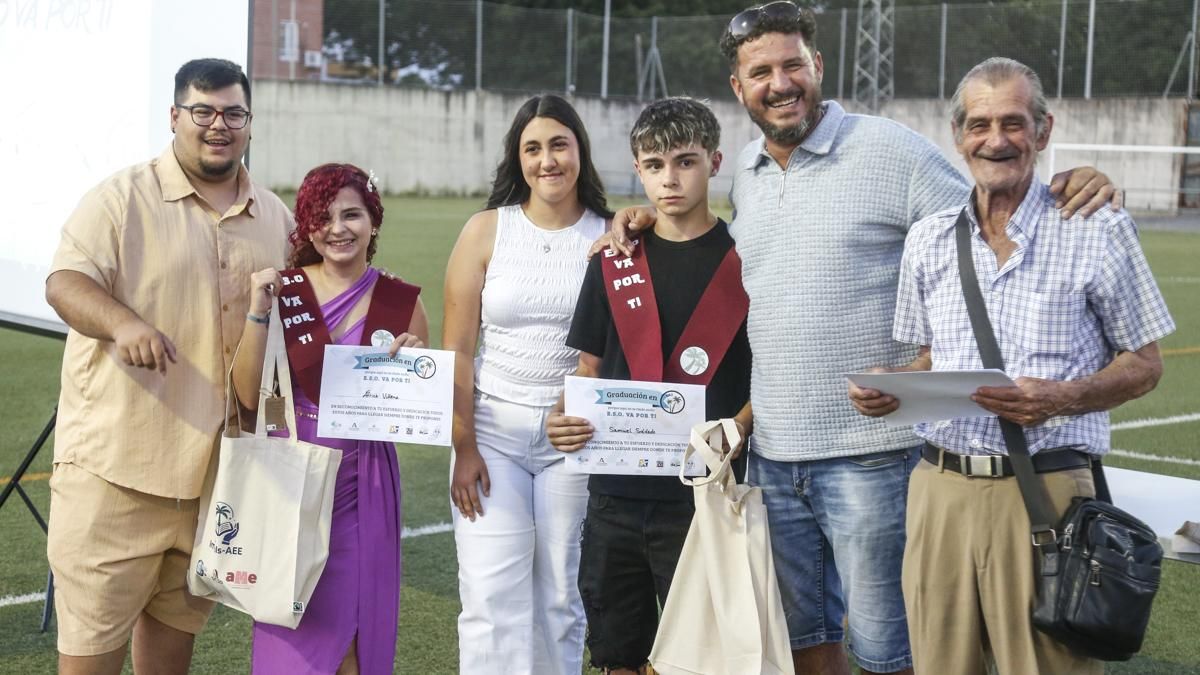 Homenaje a alumnos de Las Palmeras tras graduarse