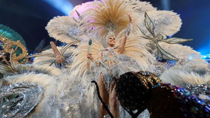 La joven Minerva Hernández Hernández, con la fantasía “Vida”, ha sido proclamada este viernes Reina del Carnaval de Las Palmas de Gran Canaria 2020 “Erase una vez ….”, dedicado a los cuentos.