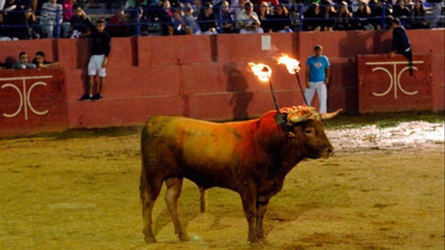 Muere un joven tras una cogida por el toro embolado en Soneja (Castelló)