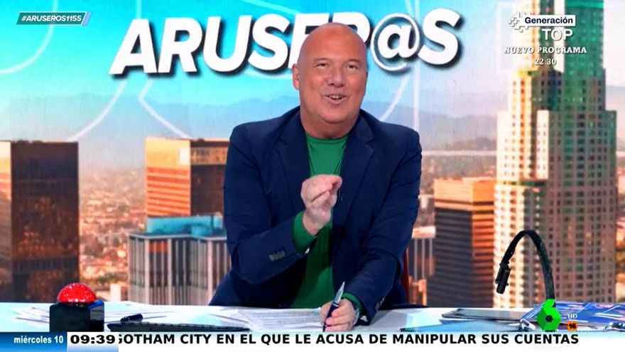 Arús bromea tras recibir una visita 'animal' en plató: "Llevo 4.000 programas y jamás había perdido la compostura"
