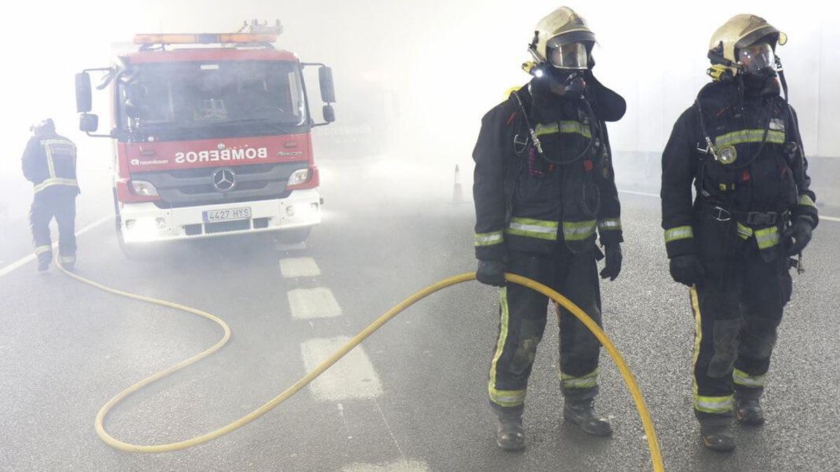 Una máquina provoca el incendio en una nave industrial