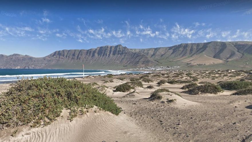 Localizadas 24 personas, entre ellas un bebé, de una patera que llegó de madrugada a las costas de Lanzarote
