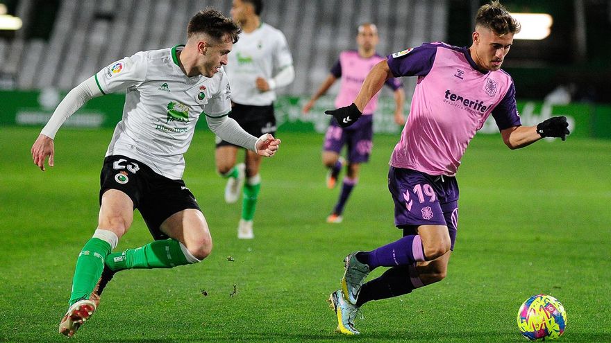 El Tenerife repite errores y solo empata en El Sardinero