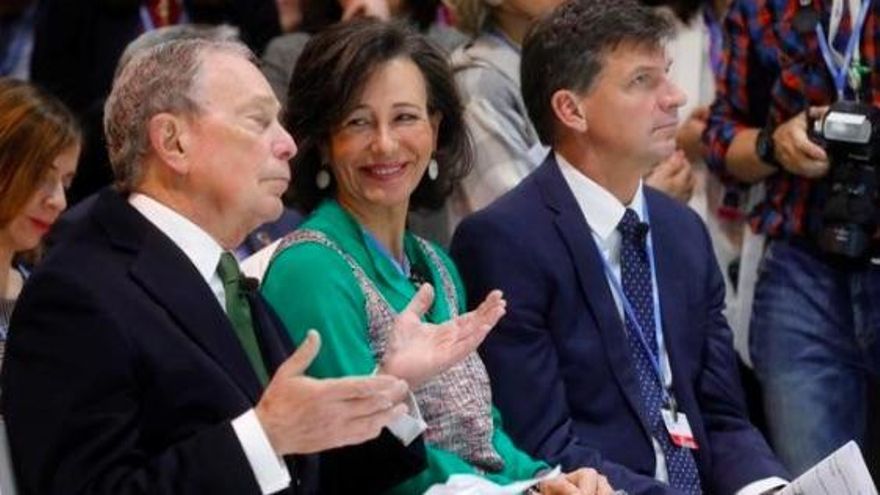 El presidente de Bloomberg Global Bussines Forum, Michael Bloomberg, y la presidenta del Banco Santander, Ana Botín, durante la Cumbre del Clima COP25 que patrocinó la entidad.