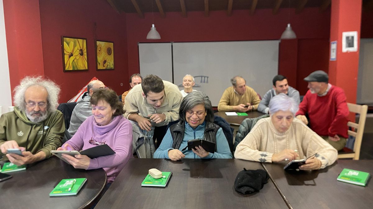 La inteligencia artificial se hace hueco en el medio rural de La Rioja: "Aunque seamos mayores, tenemos interés"