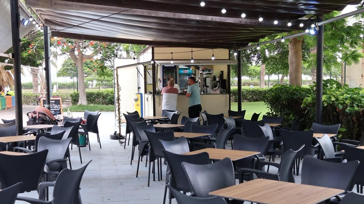 Reabre el quiosco del Parque Romano con nuevo mobiliario y mejoras en la terraza