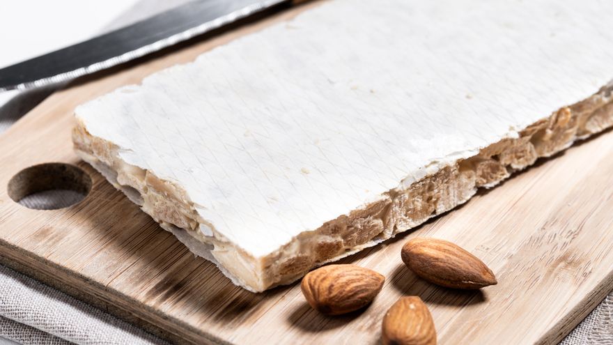 Turrón de guirlache con piñones, avellanas o cacahuetes: el método fácil para hacer este dulce en casa