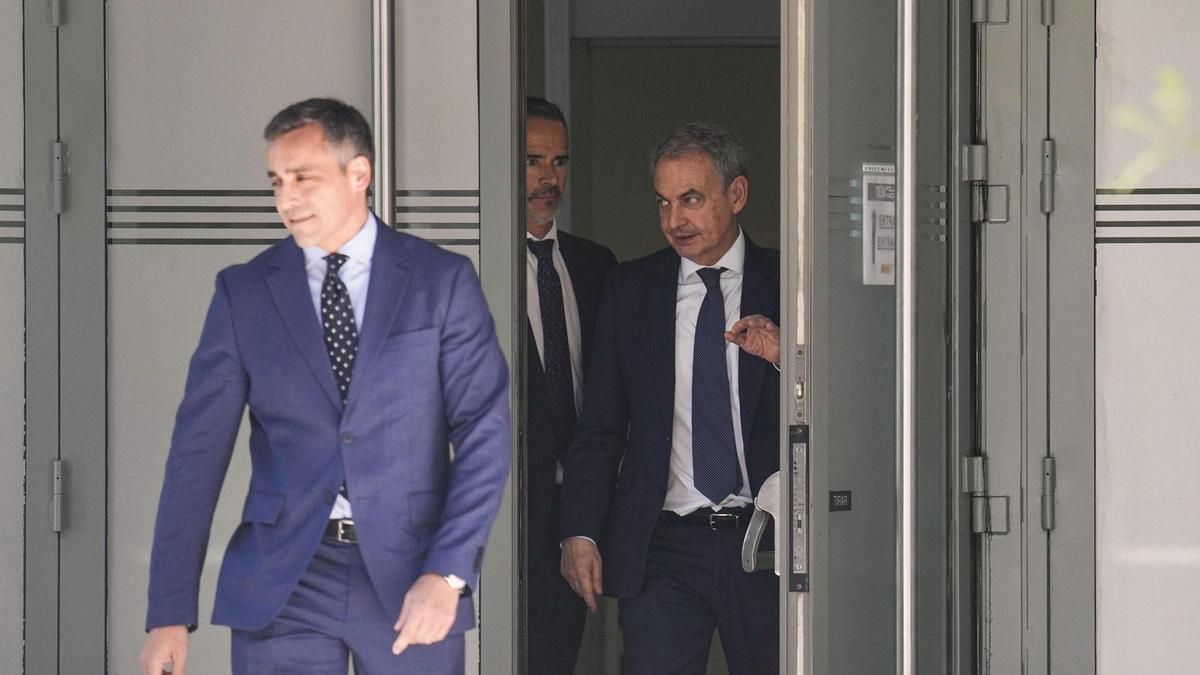 Zapatero entrega al juez el escrito con su "consentimiento expreso" para que compruebe que no tiene cuentas fuera de España