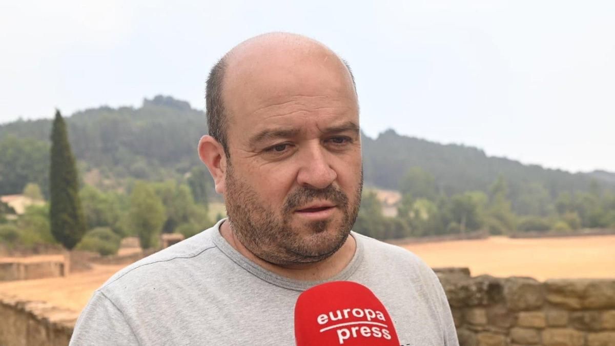 "Pendientes del viento y a la espera de órdenes": así afrontan en Biel el posible desalojo por el fuego de las Cinco Villas