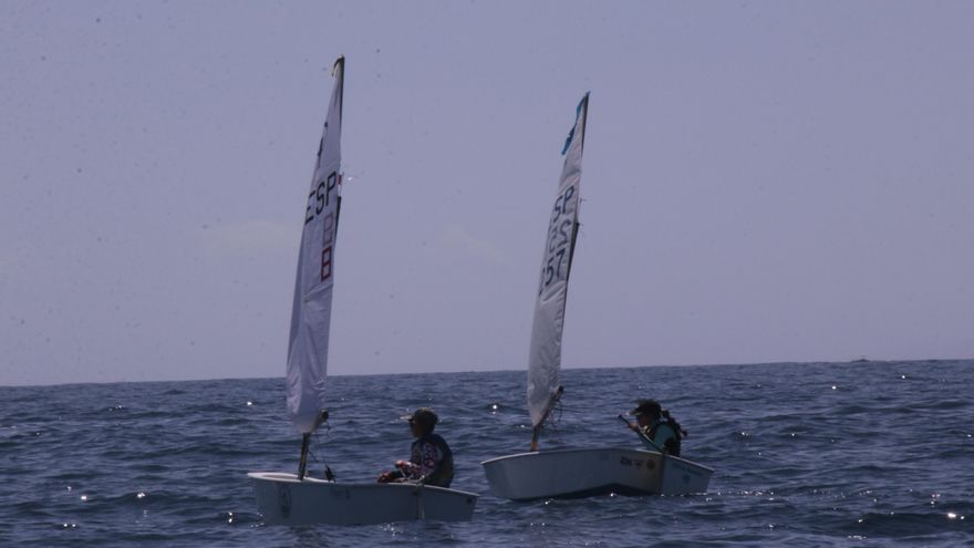 Playa San Juan acoge la Copa Cabildo de Optimist