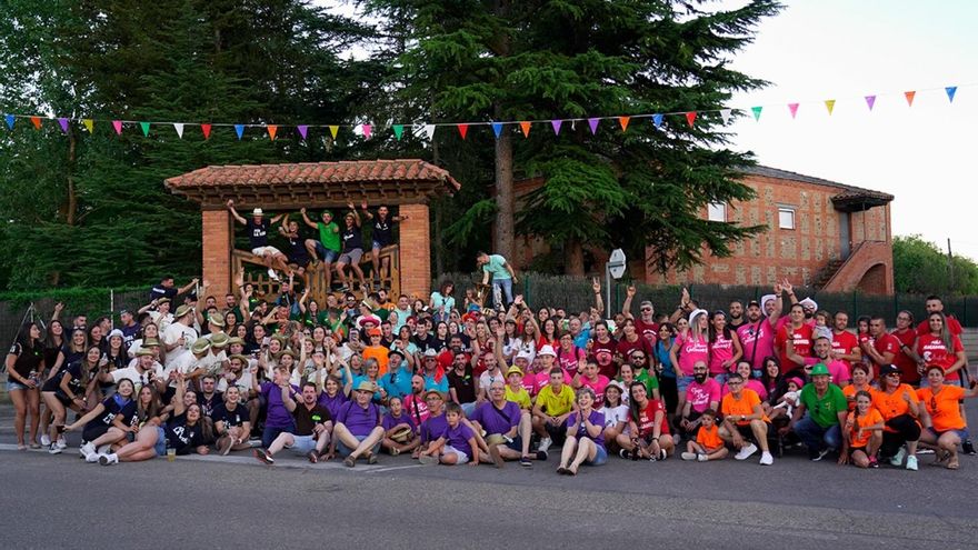 pueblo fiestas verano peñas juventud rural santa marina del rey