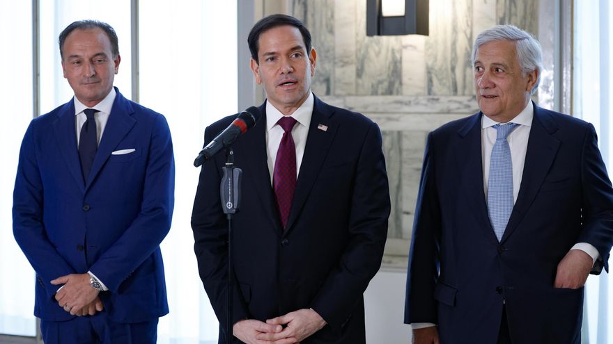 - (I-D) El presidente de la Región del Piamonte, Alberto Ciro, el Secretario de Estado de EE. UU., Marco Rubio, y el Viceprimer Ministro y Ministro de Asuntos Exteriores de Italia, Antonio Tajani, se reúnen en el Palazzo della Farnesina, Ministerio de Asuntos Exteriores de Italia en Roma, Italia, el 08 de mayo de 2026. Rubio se encuentra en la capital italiana para reuniones de alto nivel con funcionarios italianos y del Vaticano. (Italia, Roma) EFE/EPA/FABIO FRUSTACI
