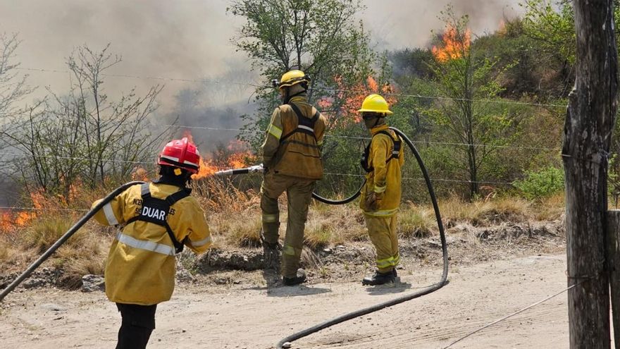 Los incendios en Calamuchita ya arrasaron 7.000 hectáreas y comenzaron las evacuaciones de casas