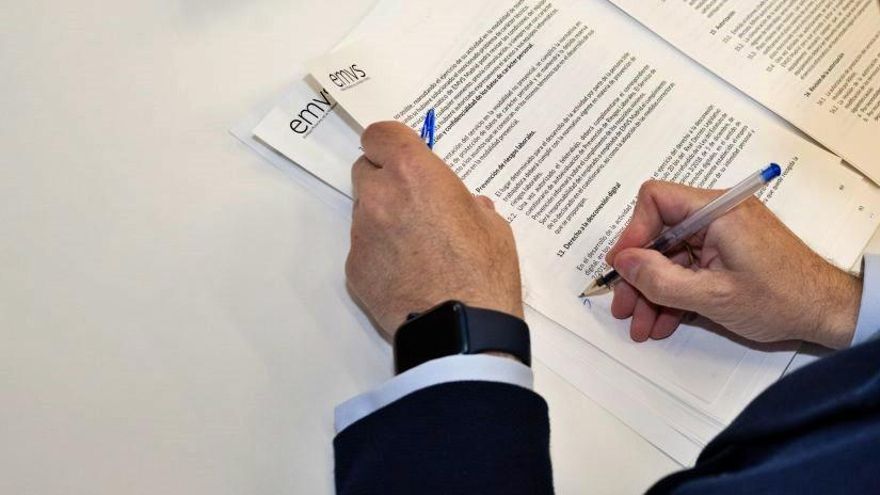 El Colegio de Abogados inhabilita al director de Servicios Jurídicos de la EMVS y a dos letrados más por revelar secretos