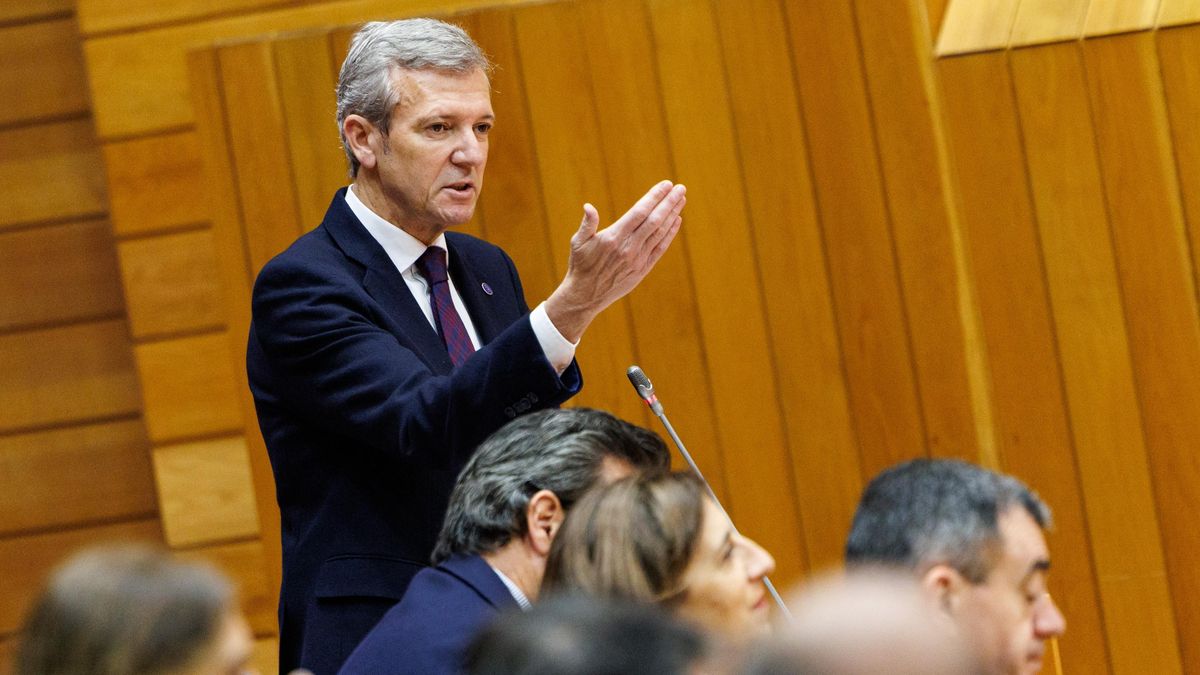 El presidente de la Xunta de Galicia, Alfonso Rueda, durante la sesión de control en el Parlamento gallego.