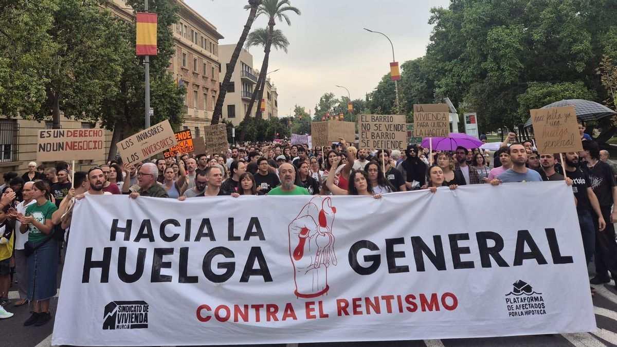 Masiva manifestación en Murcia contra el problema de la vivienda: “¡No toleramos ni un desahucio más!”