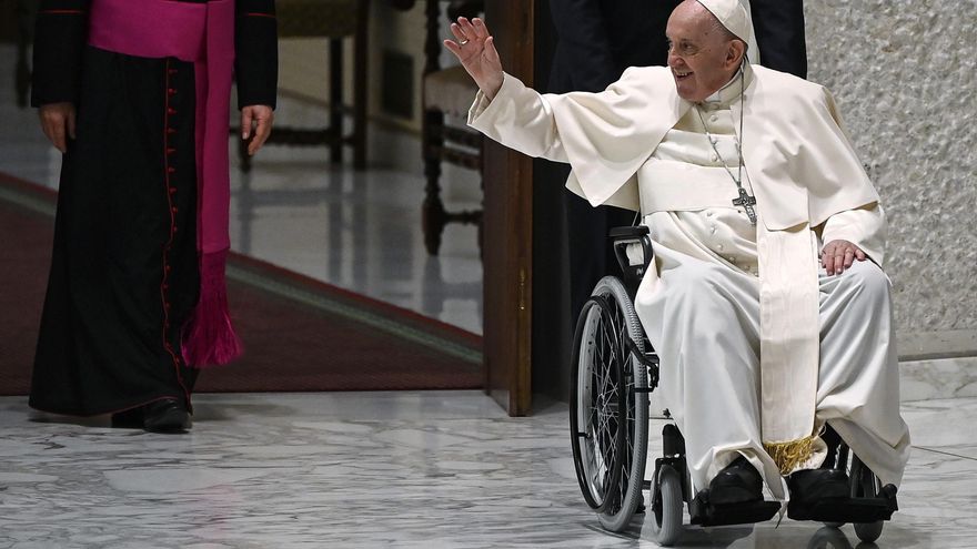 El papa Francisco, hospitalizado por su bronquitis