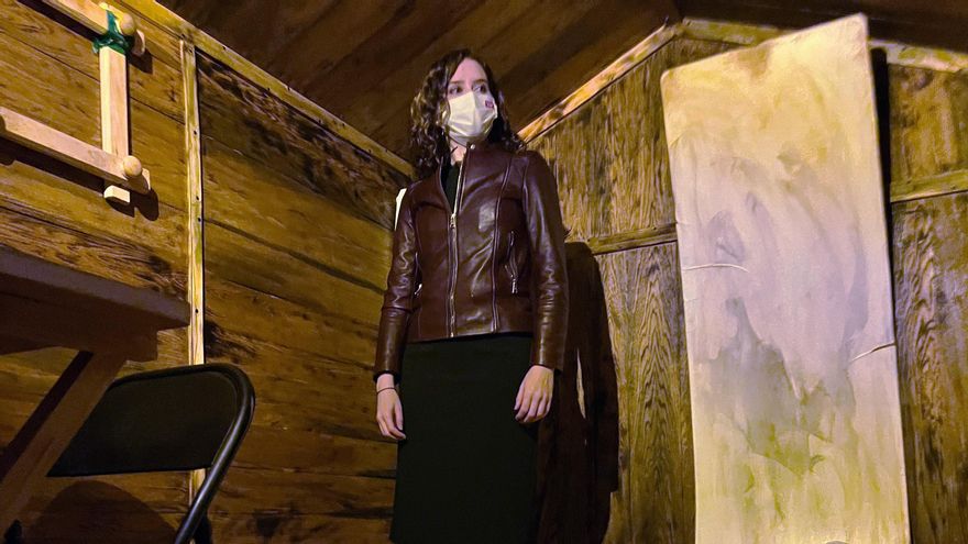 La presidenta de la Comunidad de Madrid, Isabel Díaz Ayuso, en el Centro Memorial de Víctimas del Terrorismo, en Vitoria.