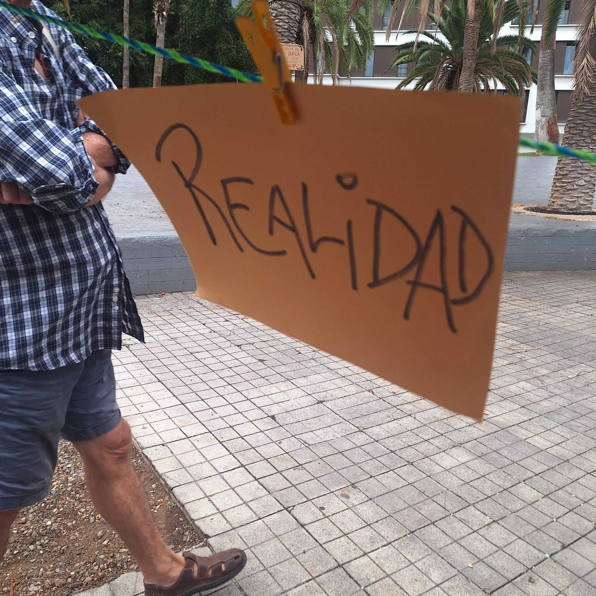 Clase de Trabajo Social realizada en la acampada por el derecho a la vivienda en la acampada.