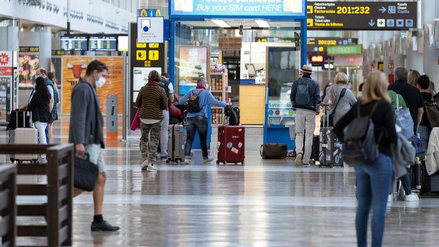 Los hoteleros ven "urgente" activar cuanto antes el pasaporte de vacunación