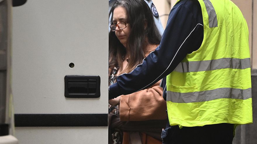 Condenan a cadena perpetua a la australiana que mató a tres familiares con setas venenosas