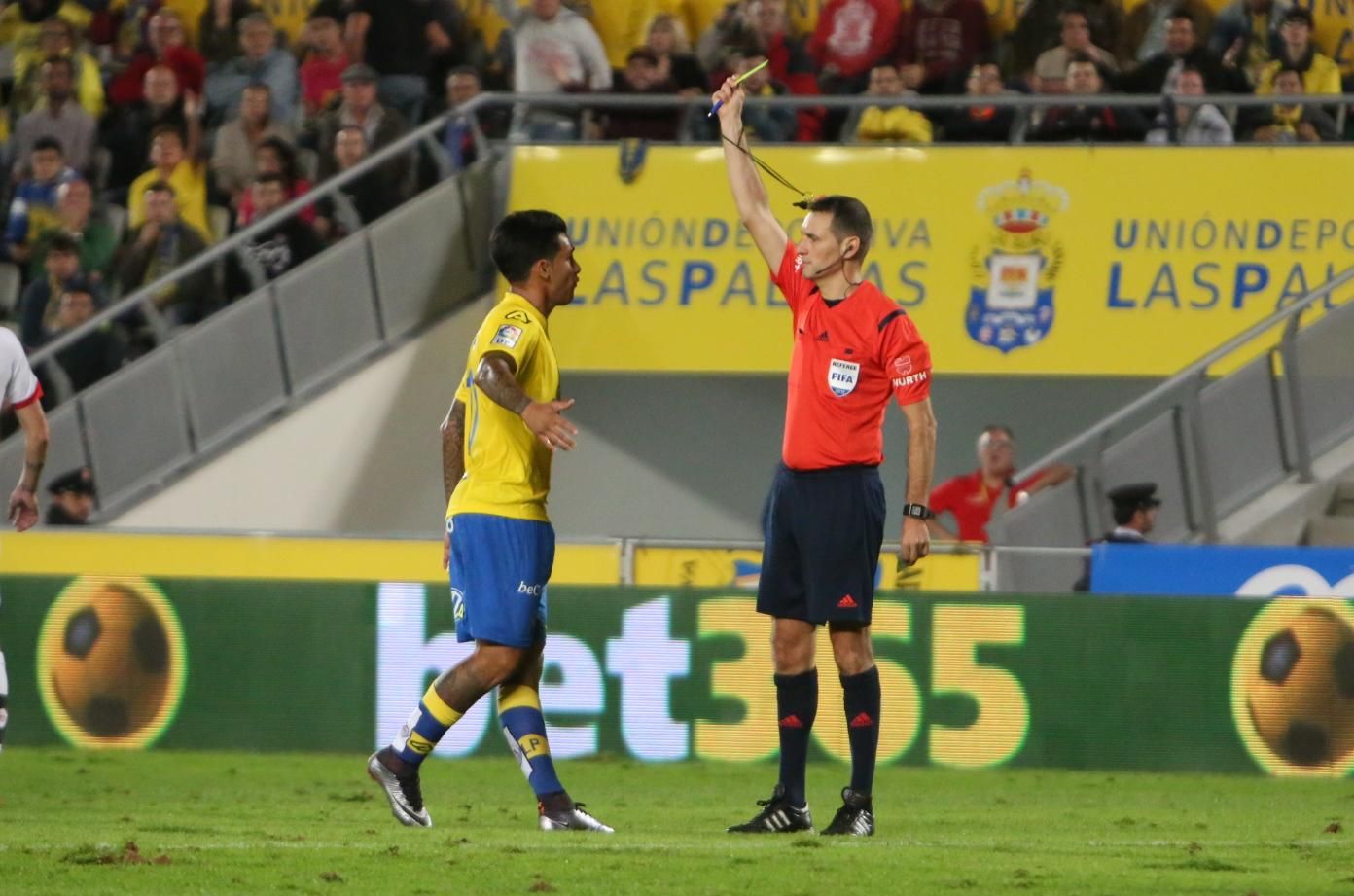Encuentro entre la UD Las Palmas y el Deportivo de La Coruña en el Estadio de Gran Canaria. Alejandro Ramos.