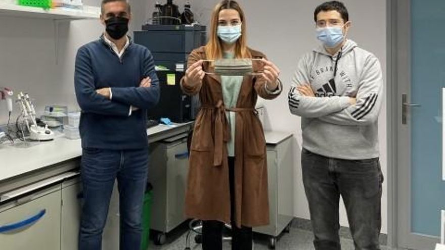 Marta Baselga, del Instituto de Investigación Sanitaria Aragón, y Manuel Arruebo y Víctor Sebastián, del Instituto de Nanociencia y Materiales de Aragón.