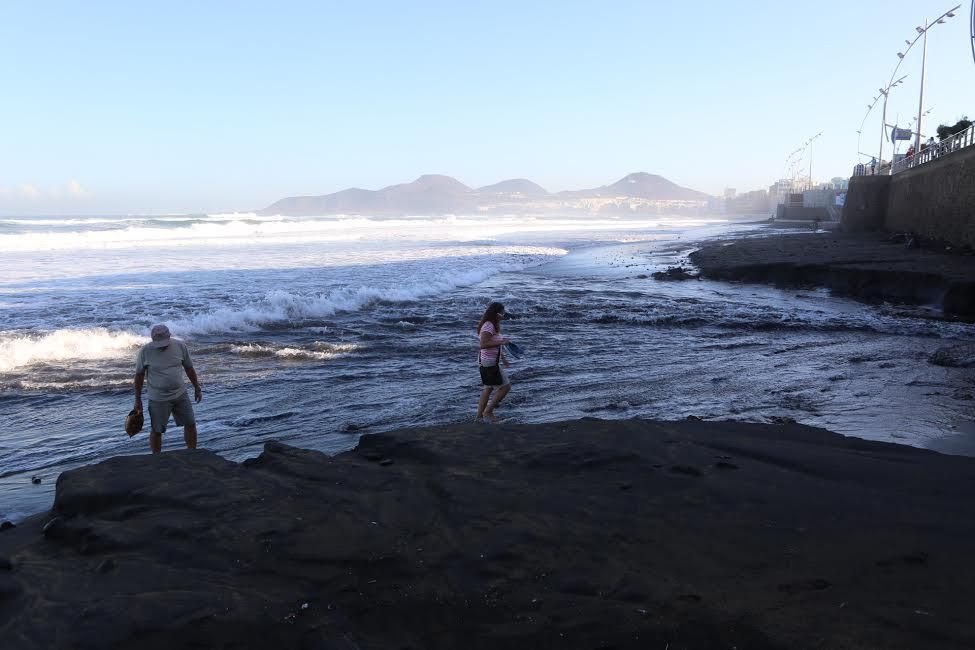 La playa de Las Canteras, tras el temporal de este martes. (ALEJANDRO RAMOS)