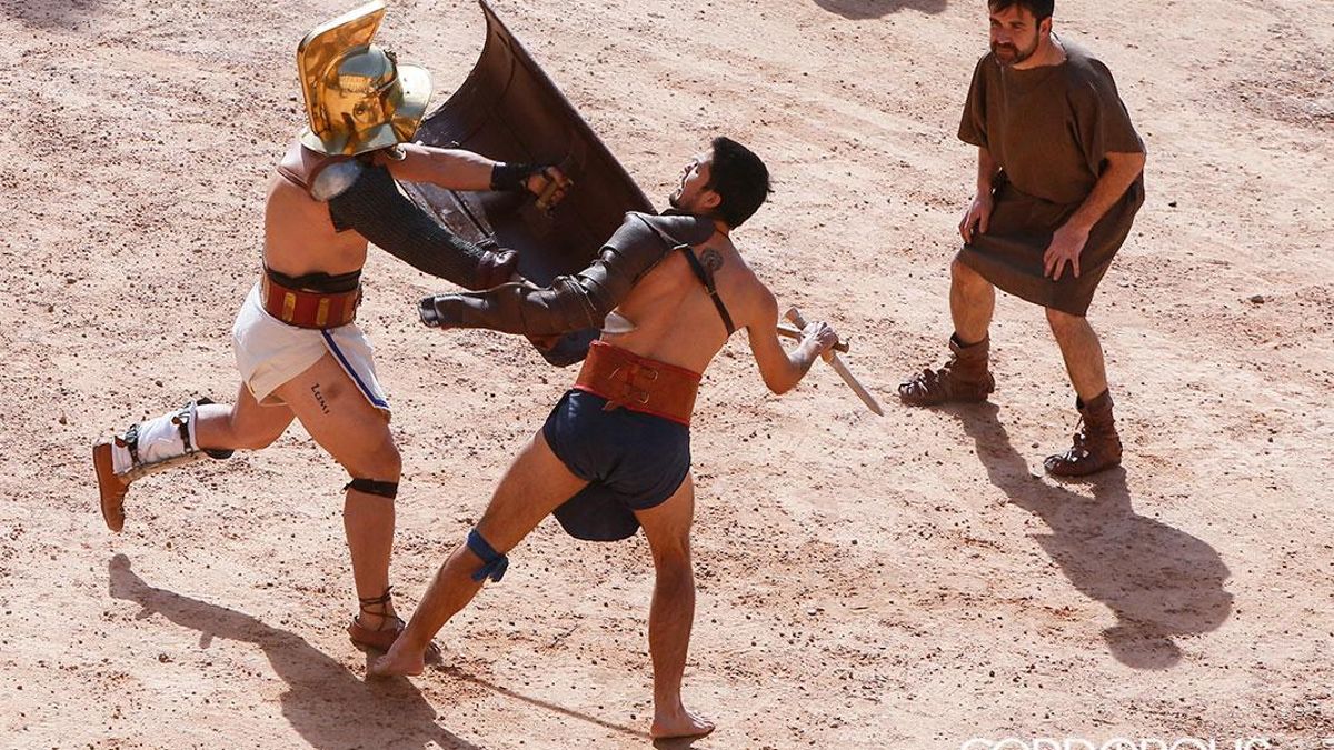 Espectáculo de combates de gladiadores romanos 
