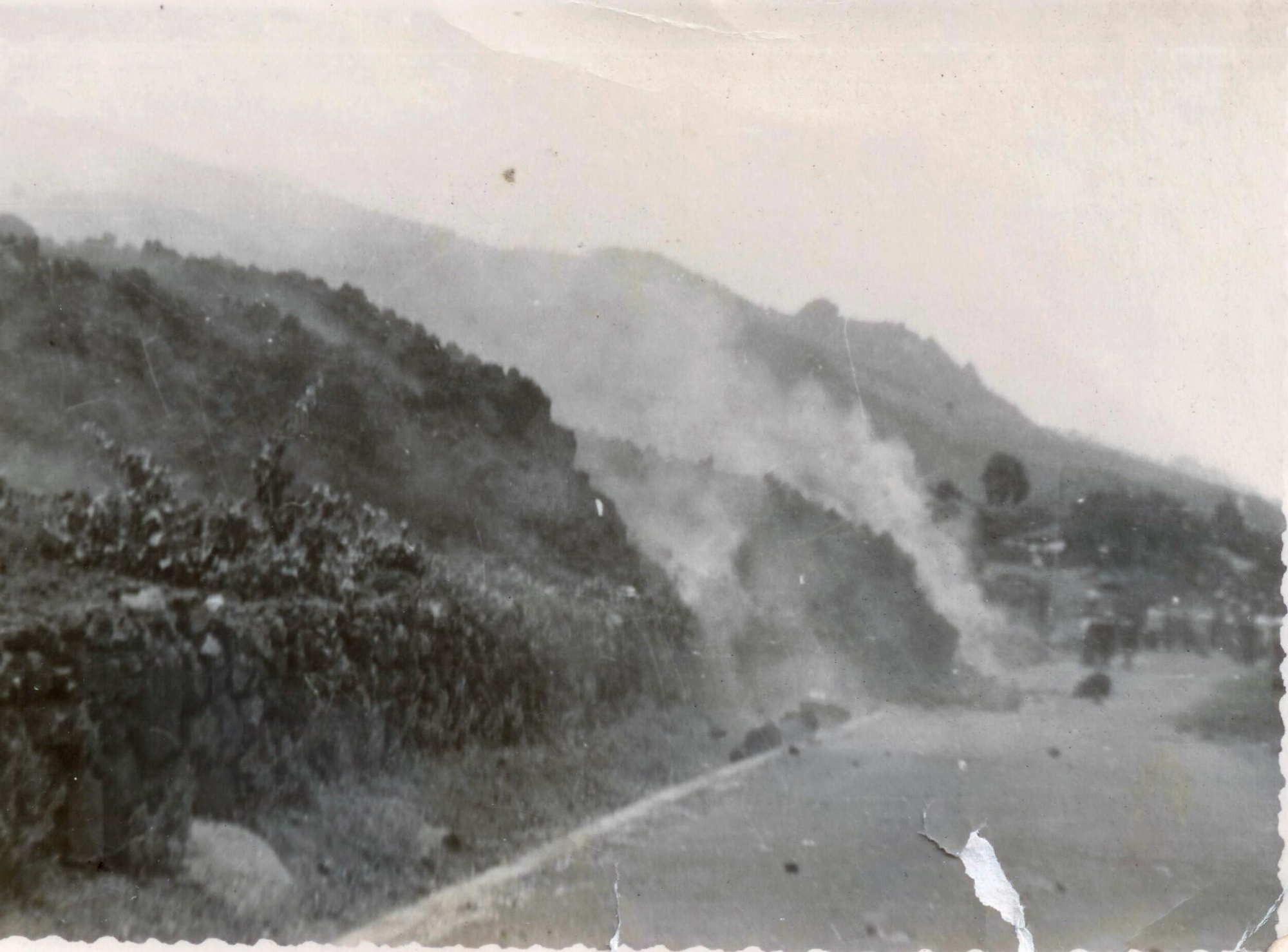 Volcán de San Juan invadiendo carretera. Foto: Archivo de Fauestino Acosta.