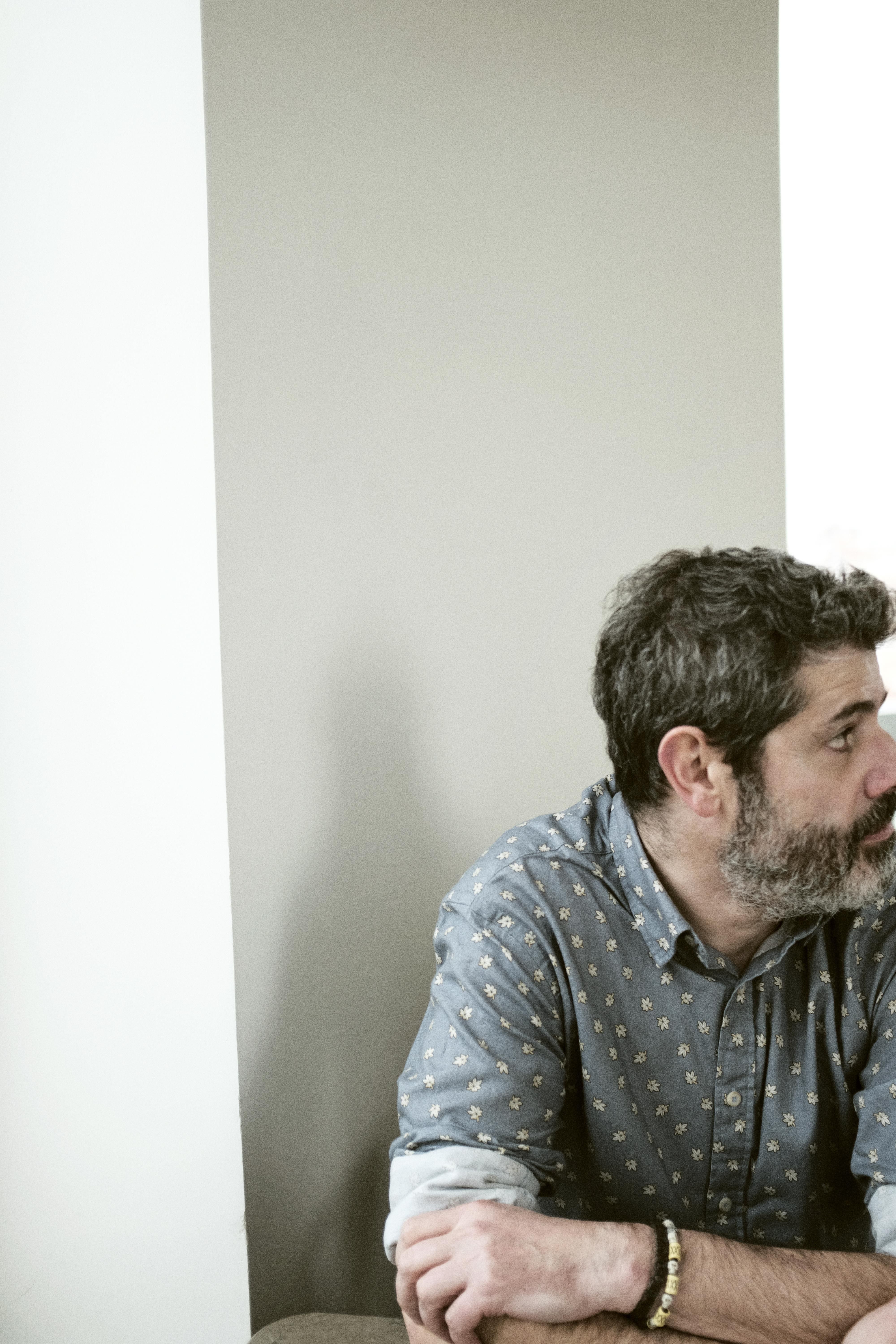 "Una forma de autodefensa contra el miedo es la broma"