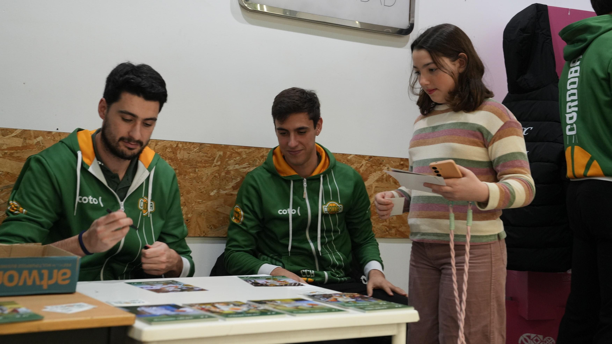 Firma de autógrafos del Coto Córdoba CB.