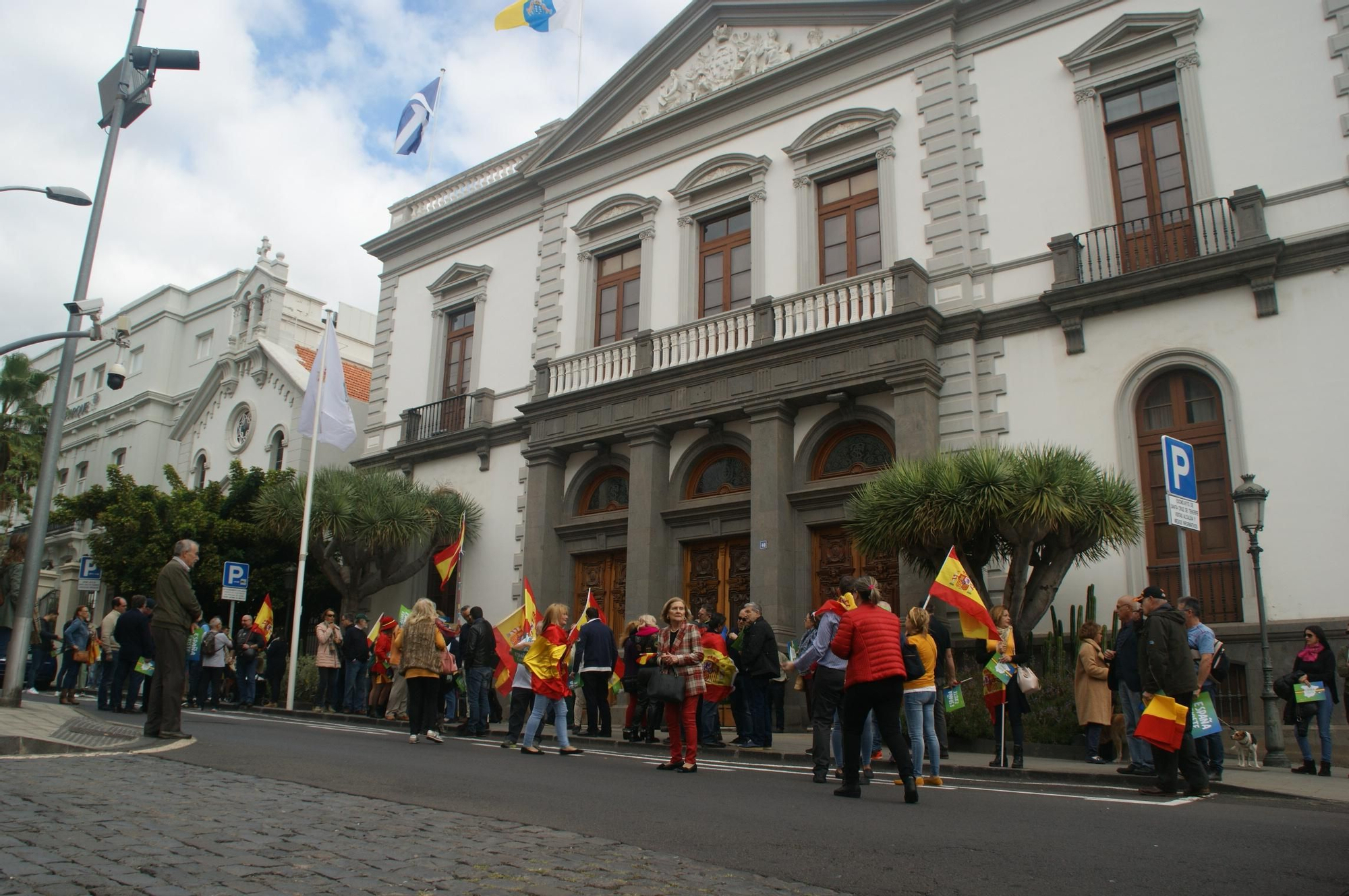 Concentración de Vox frente al Ayuntamiento de Santa Cruz de Tenerife