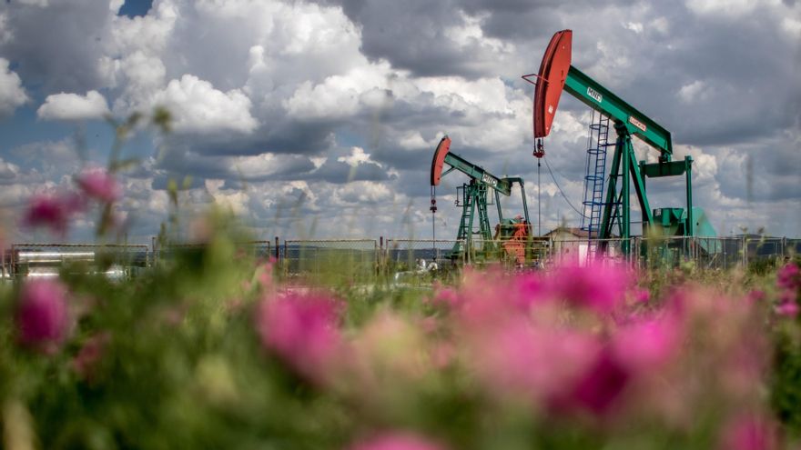 Vista general de la estación de bombeo de petróleo de la empresa checa MND en Uhrice, República Checa. EFE/Martin Divisek