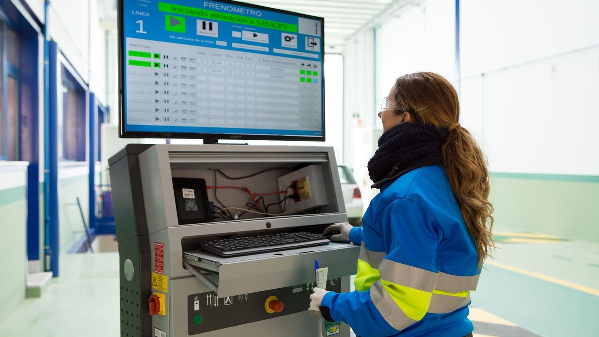 “Son 150 euros en metálico”: cómo operaba la trama clandestina de citas rápidas de la ITV en Ibiza