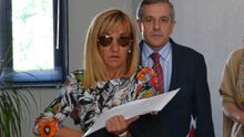 Isabel Carrasco y el entonces alcalde de León, Emilio Gutiérrez, en el año 2011.