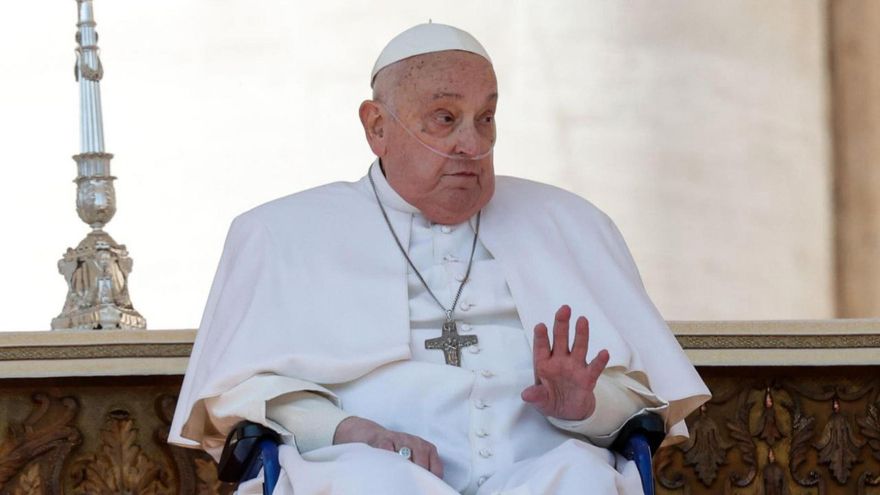 El Papa reapareció por sorpresa en la Plaza San Pedro