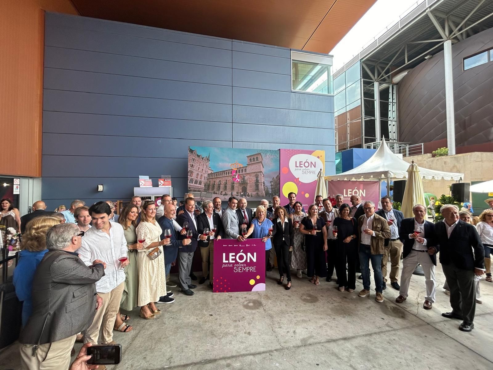 Celebración del Día de León en la Feria Internacional de Muestras de Asturias (FIDMA)