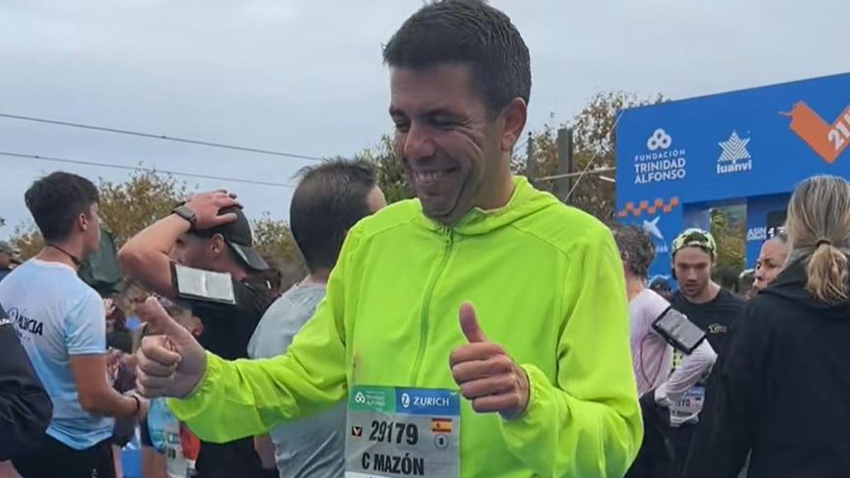 Carlos Mazón, tras su participación en el medio Maratón de València dos días antes de la dana.