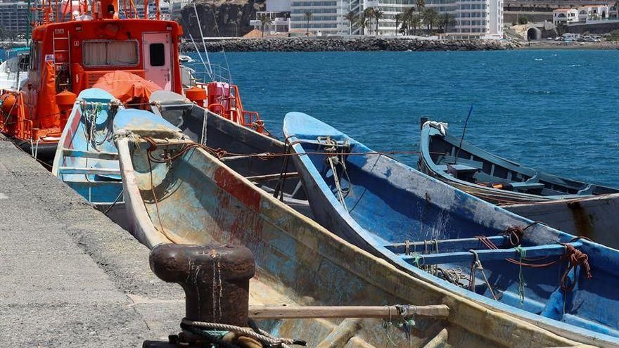 Muere uno de los 12 migrantes hospitalizados de la patera que llegó este fin de semana a Canarias con varios fallecidos