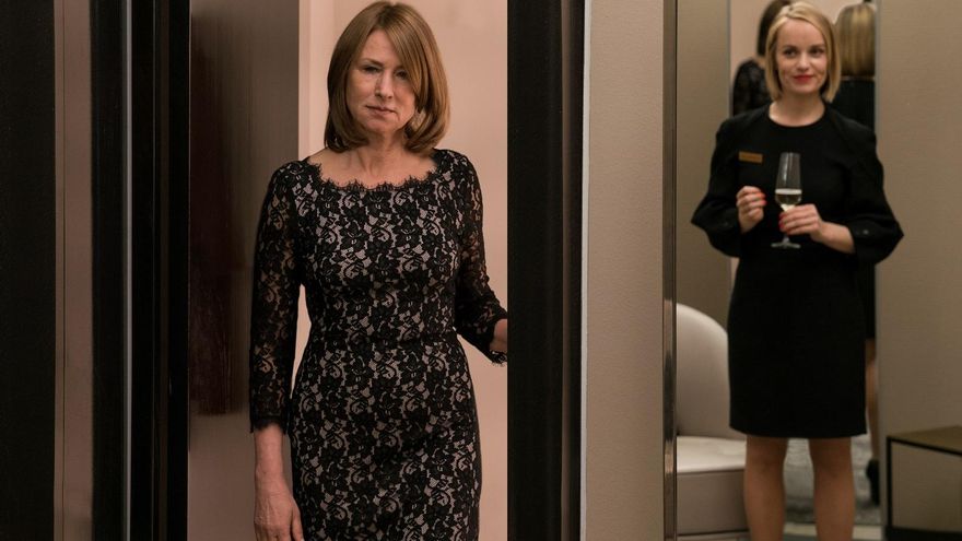 Lara (Corinna Harfouch) se enfrenta a la imagen que tiene de sí misma