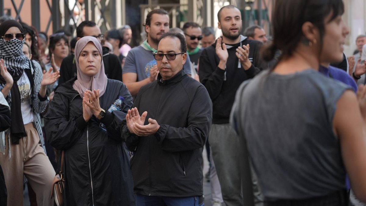 Vecinos protestando contra el desalojo
