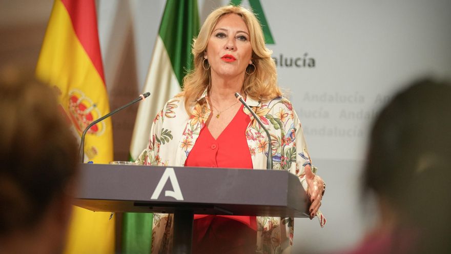 La consejera de Economía, Hacienda y Fondos Europeos y portavoz del Gobierno andaluz, Carolina España, en rueda de prensa tras una reunión del Consejo de Gobierno. (Foto de archivo).