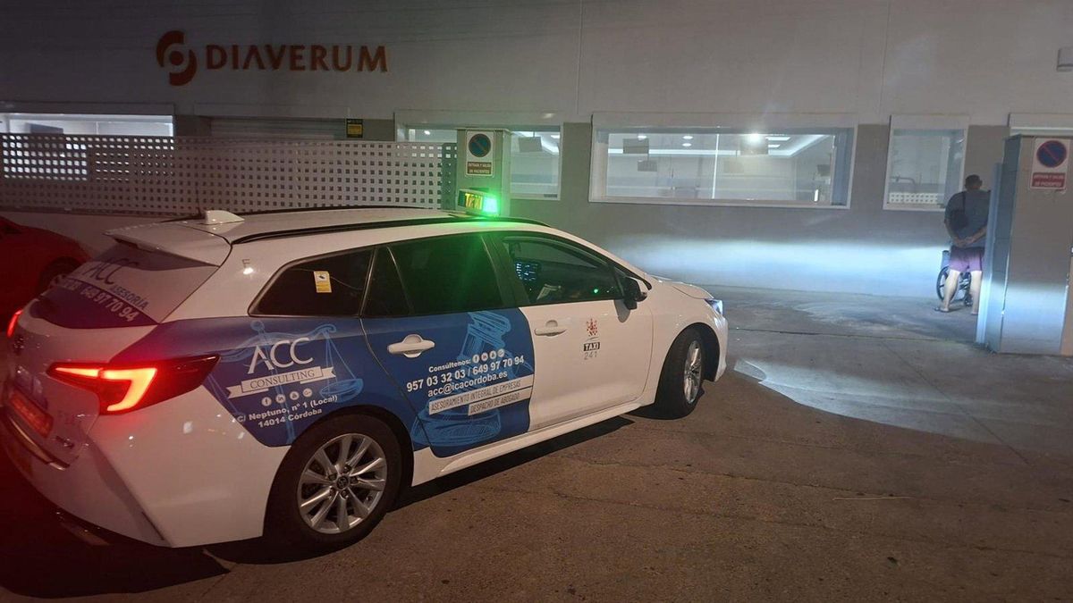 Un taxi en el hospital.