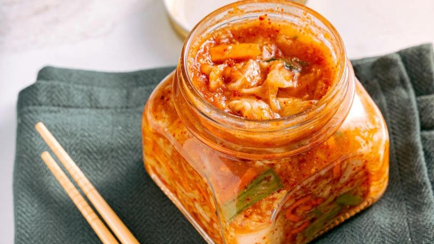 Estos son los cinco mejores alimentos fermentados que puedes tener siempre en tu nevera