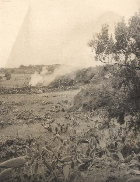 Lava del volcán de San Juan sepultando inmuebles y cultivos. Foto: ADALBERTO BENÍTEZ