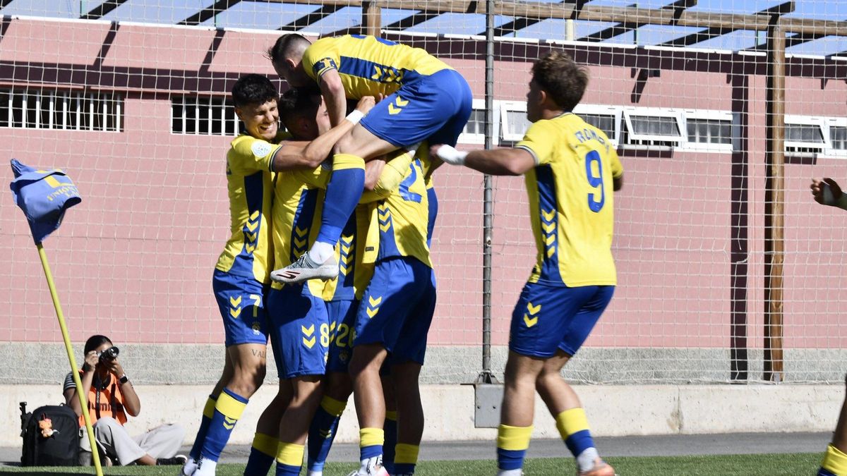 Las Palmas Atlético goleó al colista Socuéllamos en el último partido del año 2025