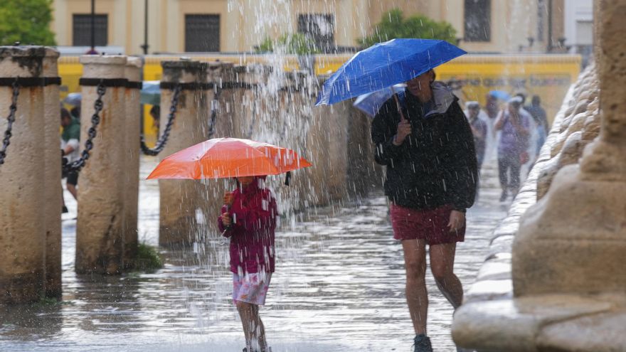 La DANA mantiene chubascos, tormentas y temperaturas a la baja en Andalucía