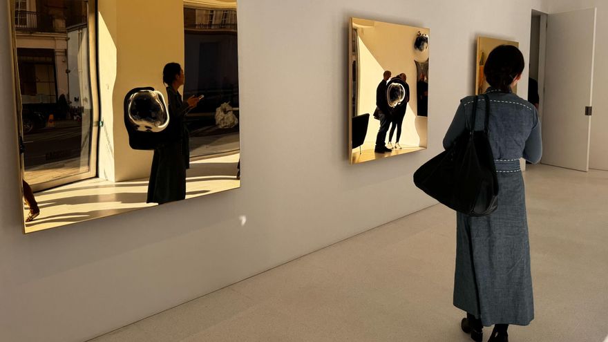 El artista italiano Maurizio Cattelan presenta en Londres una muestra con obras inéditas